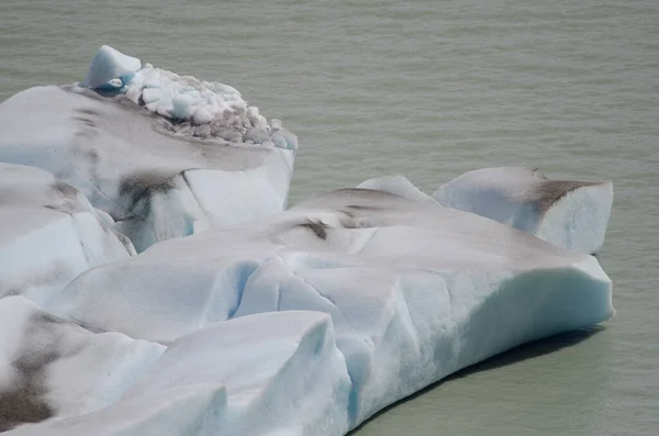 Fragmento de gelo que flutua no lago Grey . — Fotografia de Stock