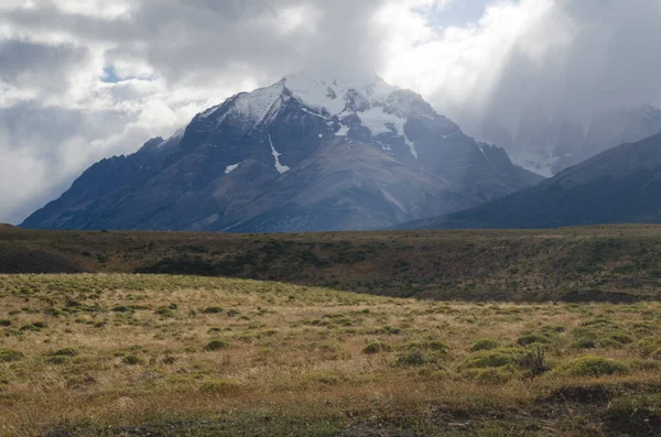 Cordillera de Paine en Parque Nacional Torres del Paine . — Foto de Stock