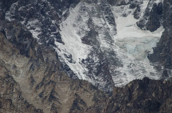 Falaise dans le parc national de Torres del Paine . — Photo