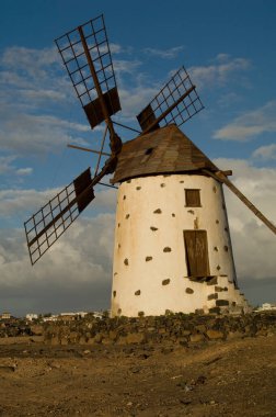 La Oliva belediyesinde yel değirmeni.