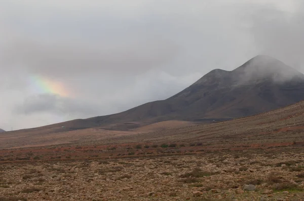 Arcobaleno nel comune di La Oliva . — Foto Stock