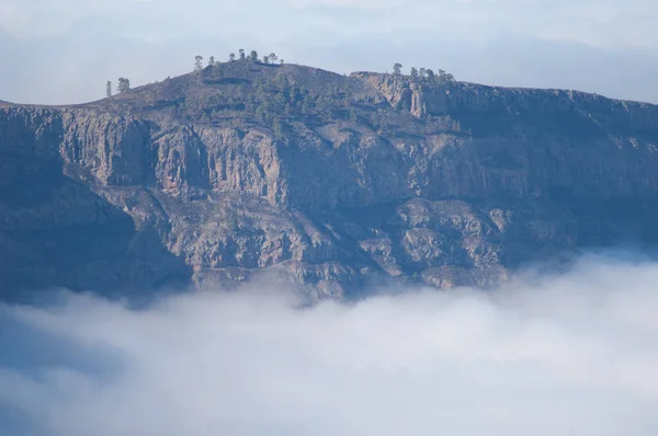 La montaña Tauro y el mar de nubes . — Foto de Stock