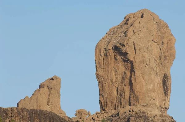 Roque Nublo a la derecha y La Rana a la izquierda . —  Fotos de Stock