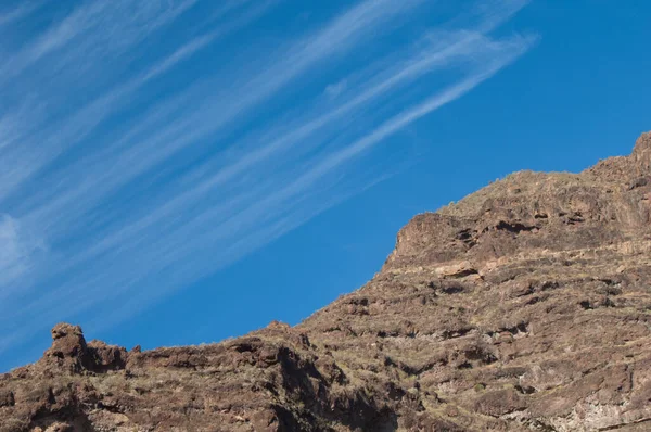 Nublo Kırsal Parkı 'ndaki uçurum ve bulutlar. — Stok fotoğraf