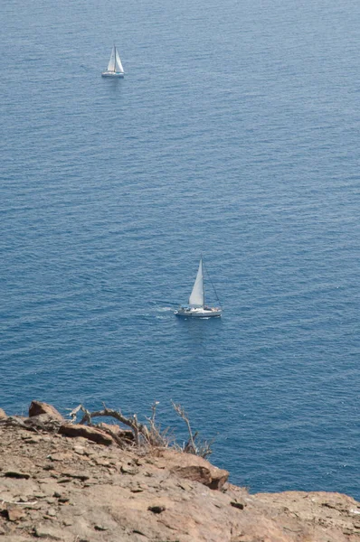 Regata de vela en la costa de Mogan. — Foto de Stock