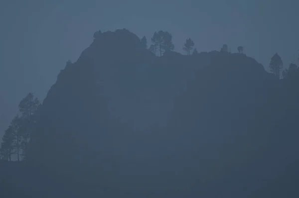 Silhouette of a cliff at dusk, Morro de La Negra. — Stock Photo, Image