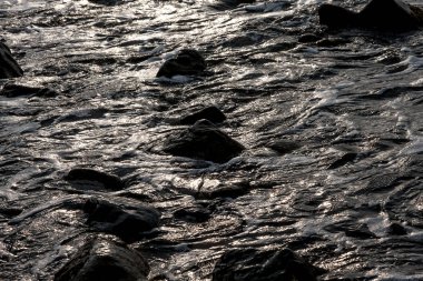 Karadeniz su azgın sörf taşlar