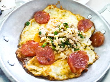 Indochina yumurta benim ev yapımı Tay tarzında Topingler ile tavada