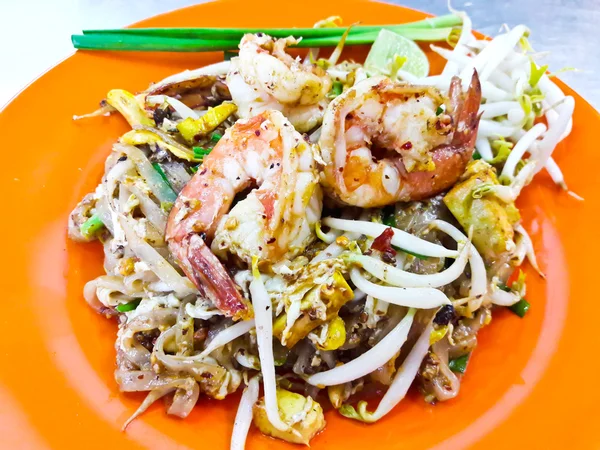 Thai foods, Stir-fried rice noodles). — стокове фото
