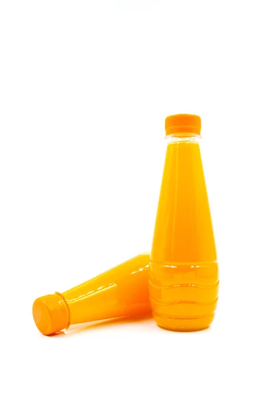 Färsk apelsinjuice isolerad på vit bakgrund — Stockfoto
