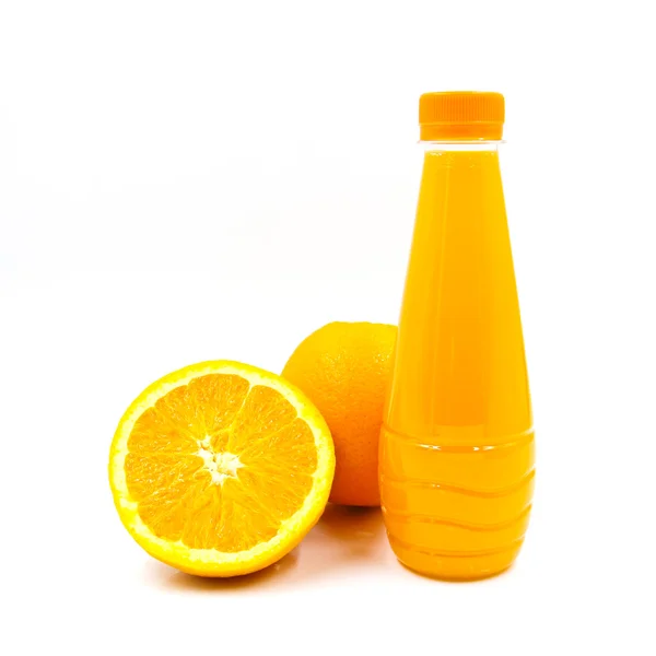 Jus d'orange frais isolé sur fond blanc — Photo