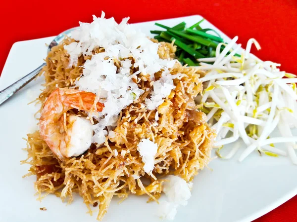 Mixed Crispy Rice Noodle with shrimp or Mi krop Srong Kreung — Stock Photo, Image