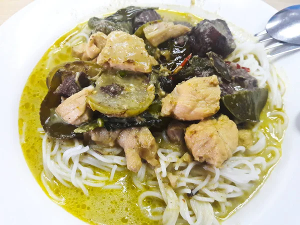 Pollo verde al curry, cocina tailandesa — Foto de Stock