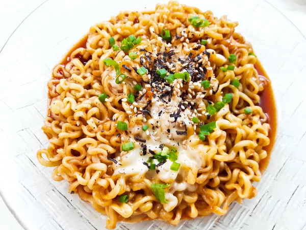 板の韓国 noodles(Ramyun) — ストック写真