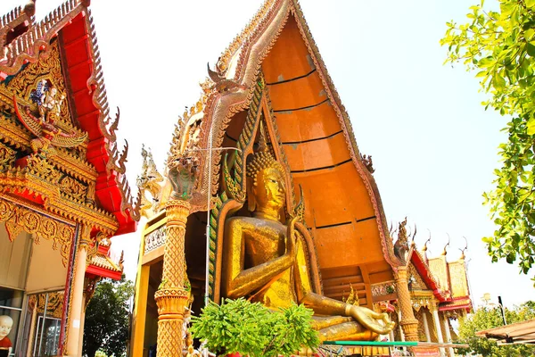 Grande Estátua de Buda no Templo Wat Tham Sua, província de Kanchanaburi , — Fotografia de Stock