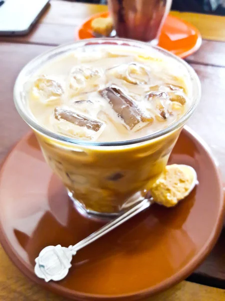 Iced coffee with Biscuit — Stock Photo, Image