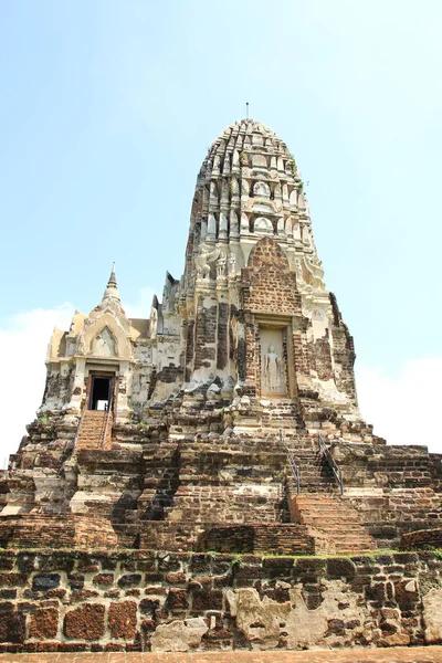 Wat Ratchaburana, a ruína de um templo budista no Ayutthaya — Fotografia de Stock