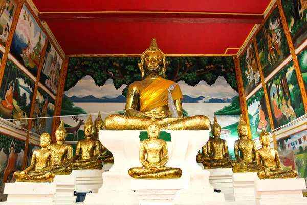 Statua del Buddha bella nella chiesa del tempio di Wat Saraphi — Foto Stock