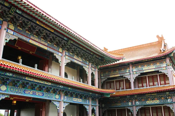 Traditionell kinesisk stil tempel wat leng-noei-yi i nonthaburi, thailand. — Stockfoto