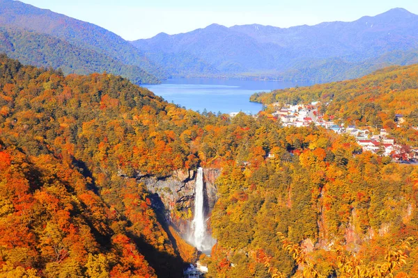 華厳の滝、明智平から秋の紅葉シーズン中禅寺湖 — ストック写真