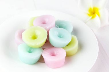 Çiçek kokulu Tay tatlı ya da Kanom Nam Dok Mai, Tayland tatlısı.