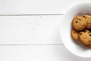 Tahta masada çikolatalı kurabiyeler.. 