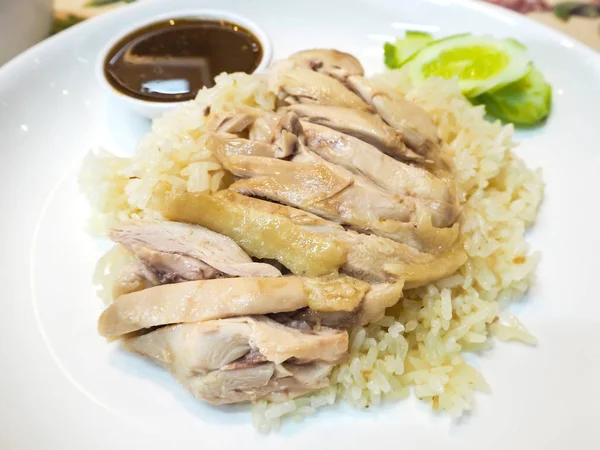 Hainanese chicken rice or Steamed chicken with rice — Stock Photo, Image