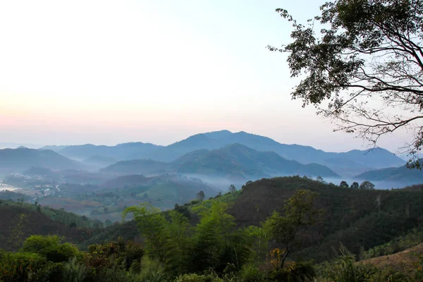 Vue sur les montagnes de Phu Huay Isan à Nong Khai, Thaïlande . — Photo