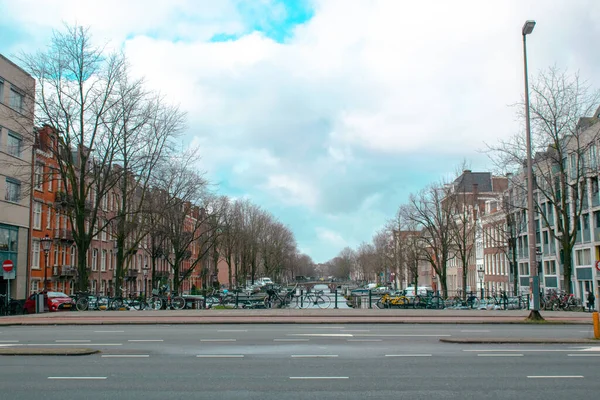 Strada Davanti Canale Amsterdam Nella Città Olandese Amsterdam Nei Paesi — Foto Stock
