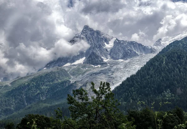 Kirándulás Chamonix-tól La Jonction glacier des Bossons-ig. Mont Blanc Massif, Francia Alpok, Chamonix, Bosson Glacier, Franciaország, Európa. — Stock Fotó