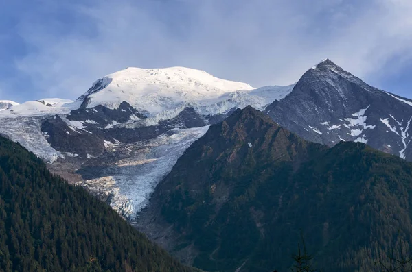 Kirándulás Chamonix-tól La Jonction glacier des Bossons-ig. Mont Blanc Massif, Francia Alpok, Chamonix, Bosson Glacier, Franciaország, Európa. — Stock Fotó