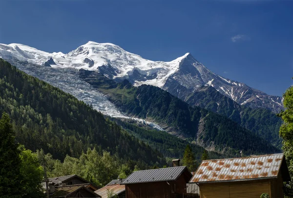 Kirándulás Chamonix-tól La Jonction glacier des Bossons-ig. Mont Blanc Massif, Francia Alpok, Chamonix, Bosson Glacier, Franciaország, Európa. — Stock Fotó