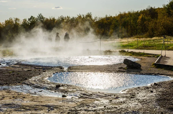 Islândia, vale Geyser Geyser Strokkur. Grande atração turística em Golgen Circle Islândia . — Fotografia de Stock