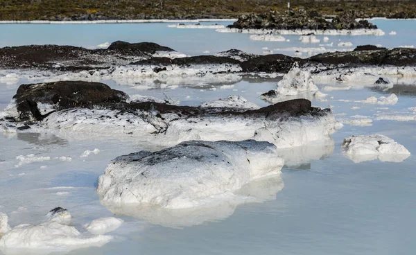 Central geotérmica en la laguna azul de Islandia. Atracción turística popular. Paisaje muy sereno —  Fotos de Stock