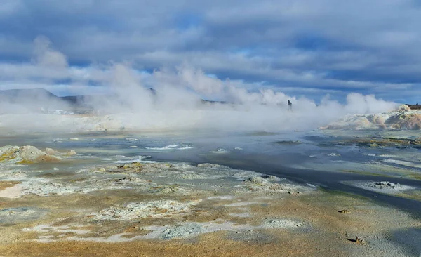 Islândia, Europa, Hervir Geyser Valley entra no Anel de Ouro da rota turística Islândia, paisagem incrível e sobrenatural — Fotografia de Stock