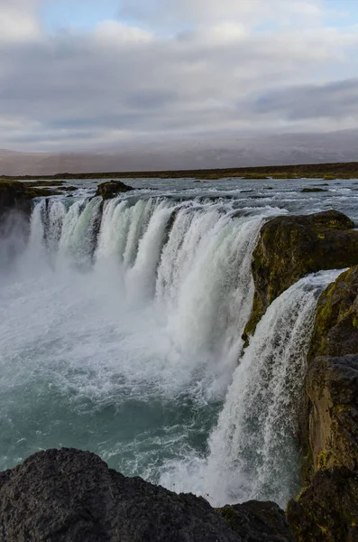 Godafoss is a very beautiful Icelandic waterfall. It is located on the North of the island,Iceland's Golden Ring tourist route — Stockfoto