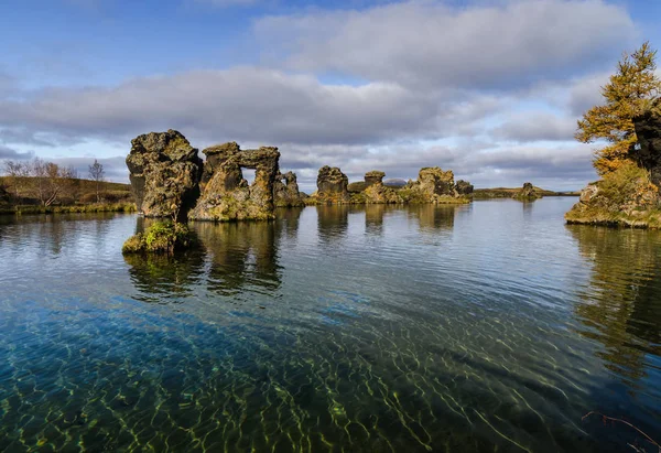Ισλανδία, Ευρώπη, η μοναδική φύση της Ισλανδίας, οι ασυνήθιστες γεωλογικές ιδιότητες της λίμνης Myvitn, όπου γυρίστηκε η ταινία Game of Thrones — Φωτογραφία Αρχείου