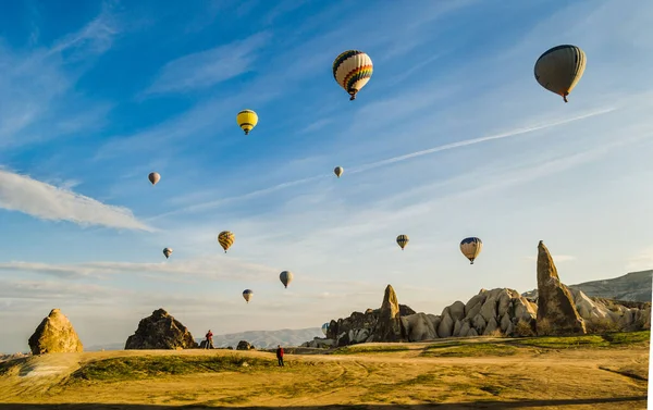 Törökország, Cappadocia, léggömb lovaglás G legfelsőbb, hihetetlen geológiai tájak légi kilátás — Stock Fotó