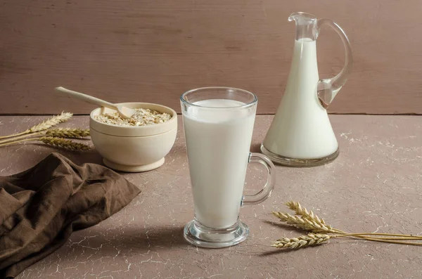 Oat Milk Glass Beige Background Oats Spikelets Konsep Veganisme Makanan — Stok Foto