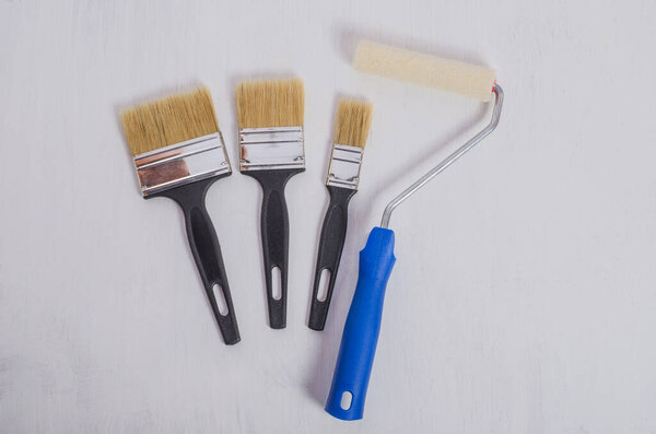 Набор кистей и ролика для покраски стен для ремонта в квартире, доме. Подготовка к ремонту, реклама строительных и ремонтных компаний
.