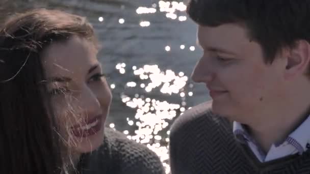 Date Young Couple River Bank Background Sun Glare Sunny Spring — Stockvideo