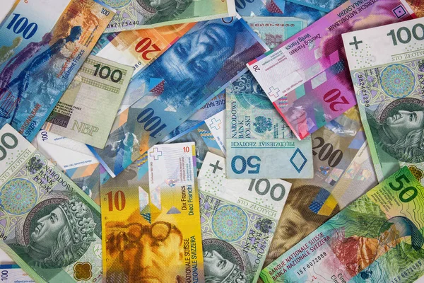 Pln und chf Banknoten als Hintergrund — Stockfoto