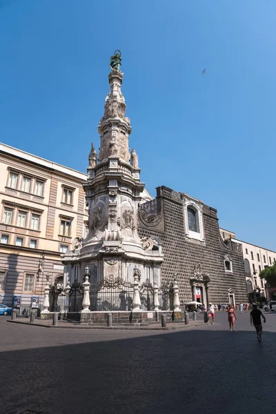 在那不勒斯的新耶稣广场。 — 图库照片