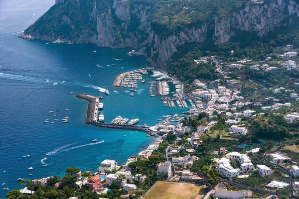 Veduta aerea del porto sull'isola di Capri — Foto Stock