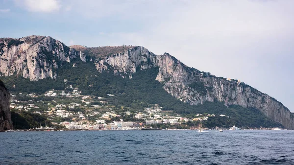 卡普里岛上的码头格兰德全景 — 图库照片