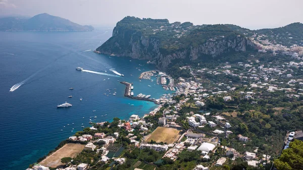 Vista panorámica del puerto en la isla de Capri — Foto de Stock