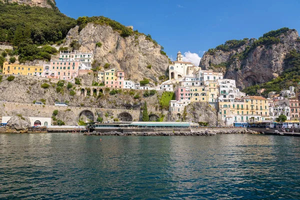 Edifici della città di Amalfi in Italia — Foto Stock