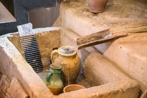 Sistema di canalizzazione dell'acqua piovana nei Sassi di Matera — Foto Stock