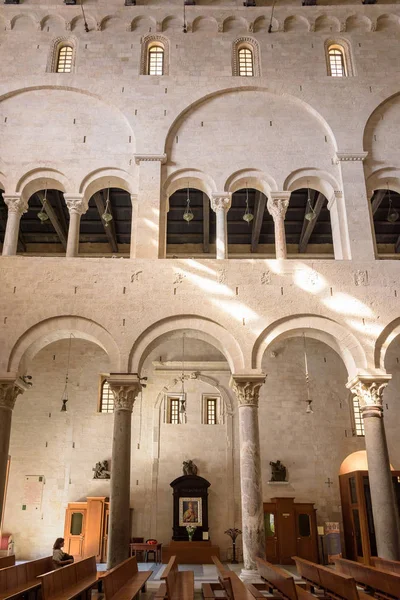 Interiér katedrály San Sabino v Bari — Stock fotografie