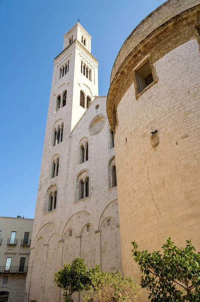 Klokkentoren van de kathedraal van San Sabino in Bari — Stockfoto